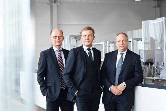 Dr.-Ing. Johannes Schmidt, Jürgen Abromeit und Rudolf Weichert lenken als Vorstand die Beteiligungsgesellschaft Indus Holding. (Foto: Indus Holding)