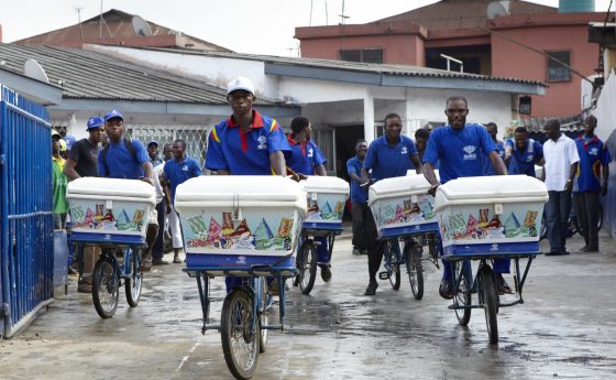 Fahrradverkäufer für Fanmilk von Danone in Nigeria (Foto: Fanmilk)